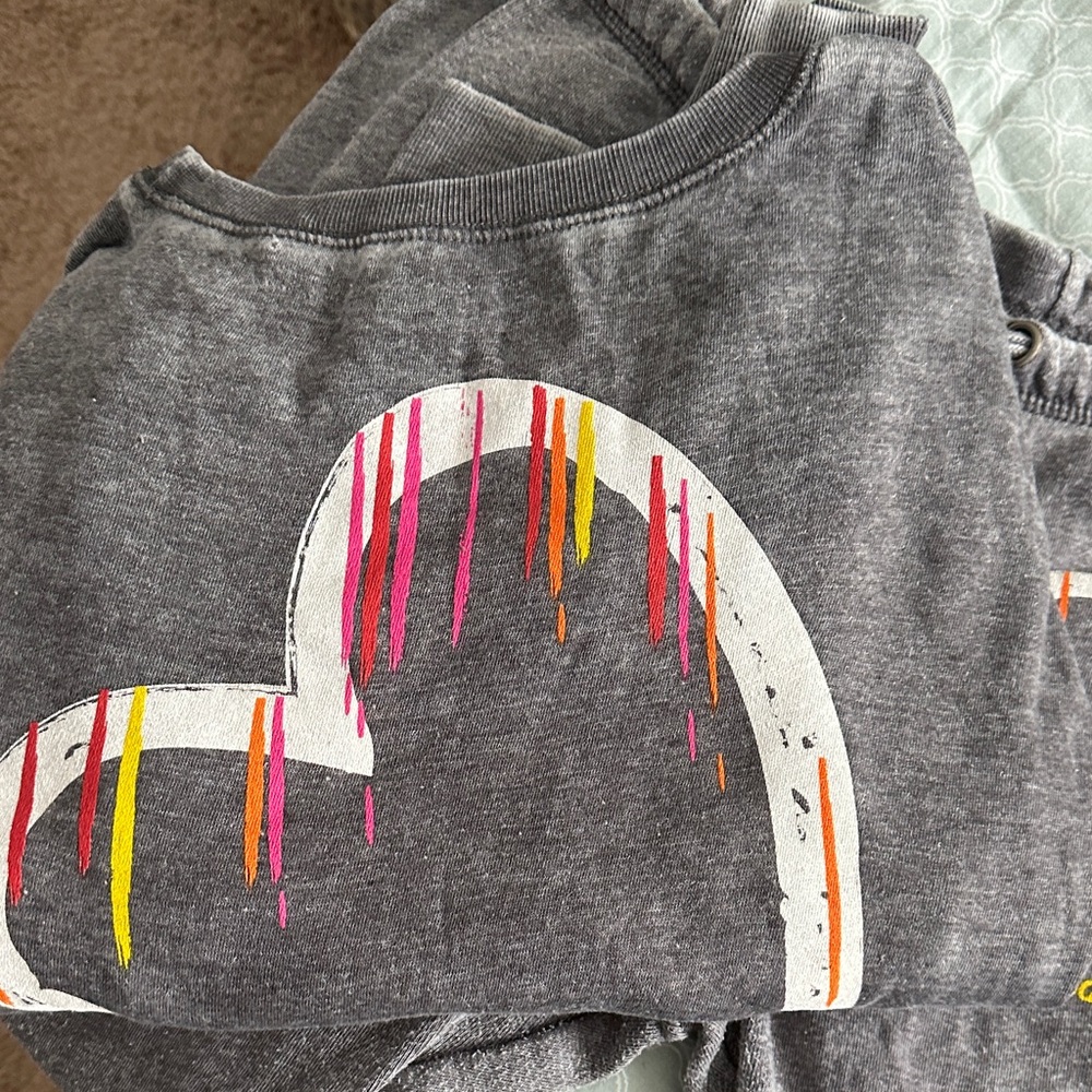 Vintage Havana Charcoal Heart Graphic Sweatshirt